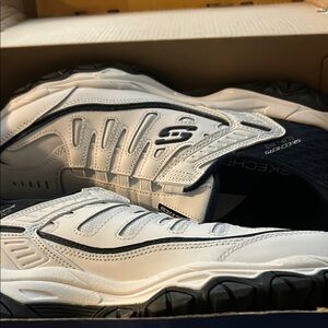 Skechers Men's slip ins White Athletic Shoes, brand new.